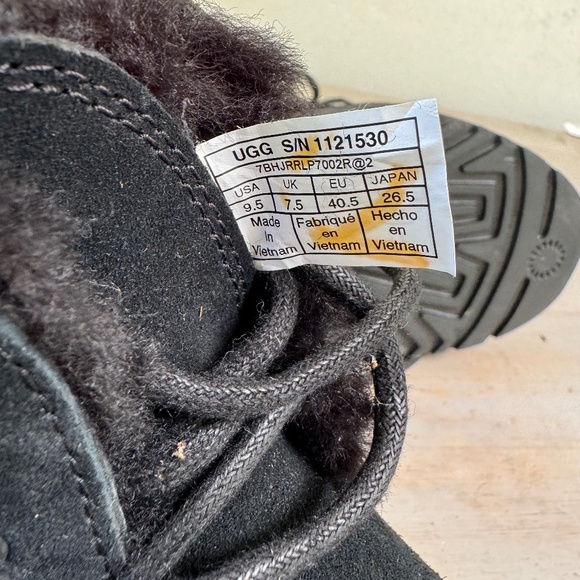 UGG CLASSIC FEMME LACE BOOTIES NEW - Picture 6 of 7